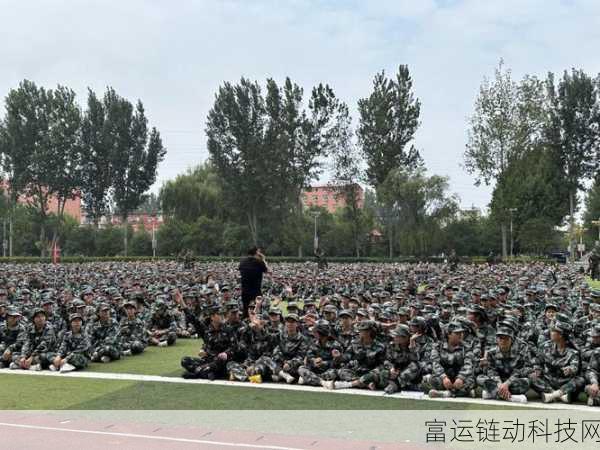 51吃瓜群众fun军训跳舞:1. "军训中的欢笑时刻:51吃瓜群众舞动青春