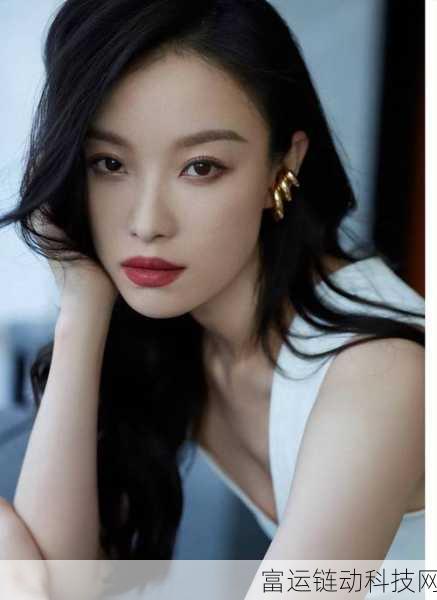 倪妮19张照片怎么爆料的：1. 倪妮19张美照揭秘：时尚与内涵的完美融合