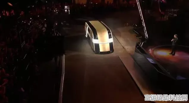 特斯拉Robotaxi震撼登场，无人驾驶新纪元，双蝶翼门炫酷亮相！