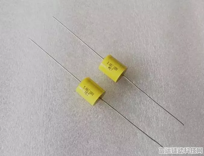 电容电压之谜，揭秘手游中电子元件的奥秘