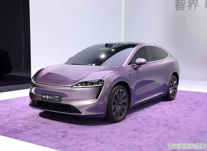 手游界新宠对决，智界R7手游版挑战Model Y手游版，谁将称霸纯电SUV模拟赛？