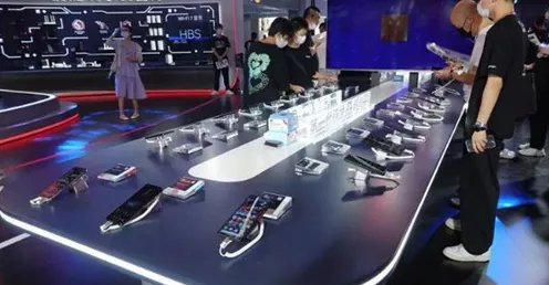 手游资讯，虚拟车展震撼登场，游戏车企竞速未来，谁将独占鳌头？